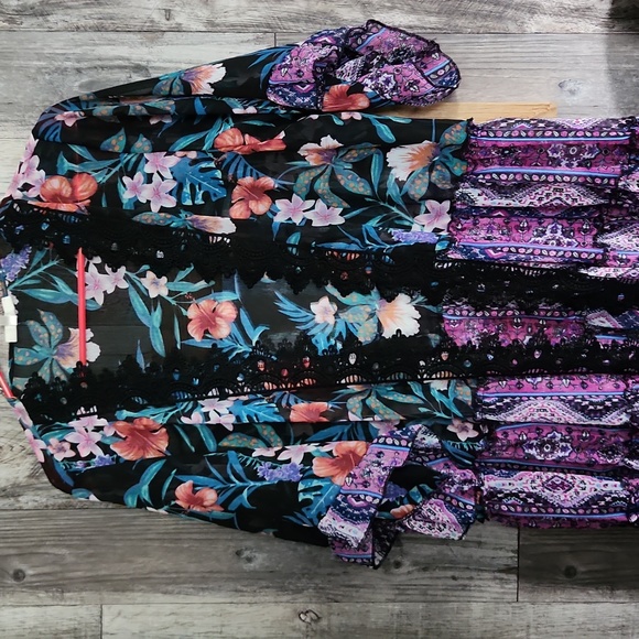 Beautiful cover up - Picture 1 of 5